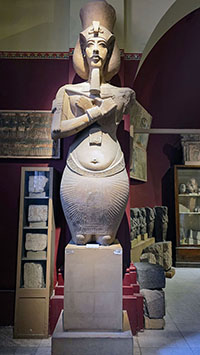 Statua di Akhenaton (Amenhotep IV) al vecchio museo egizio del Cairo